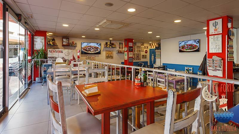 Bar & Pizzería Es Fortí mesas de restaurante