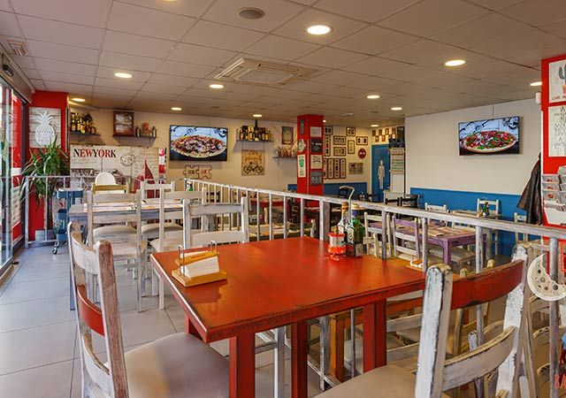 Bar & Pizzería Es Fortí mesas de restaurante
